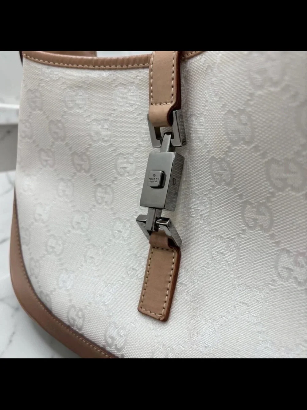 Gucci elegant cream